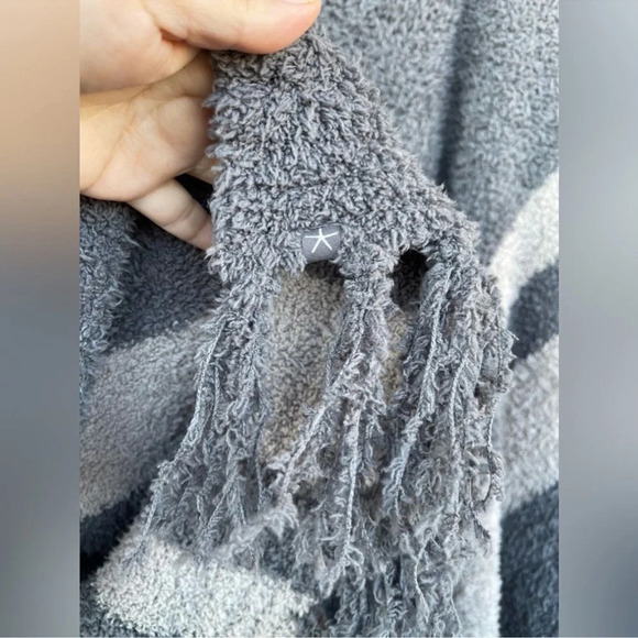 Barefoot Dreams One Size Cozy Chic Beach Fringe Lounge Poncho In gray/tan XL - Picture 6 of 9